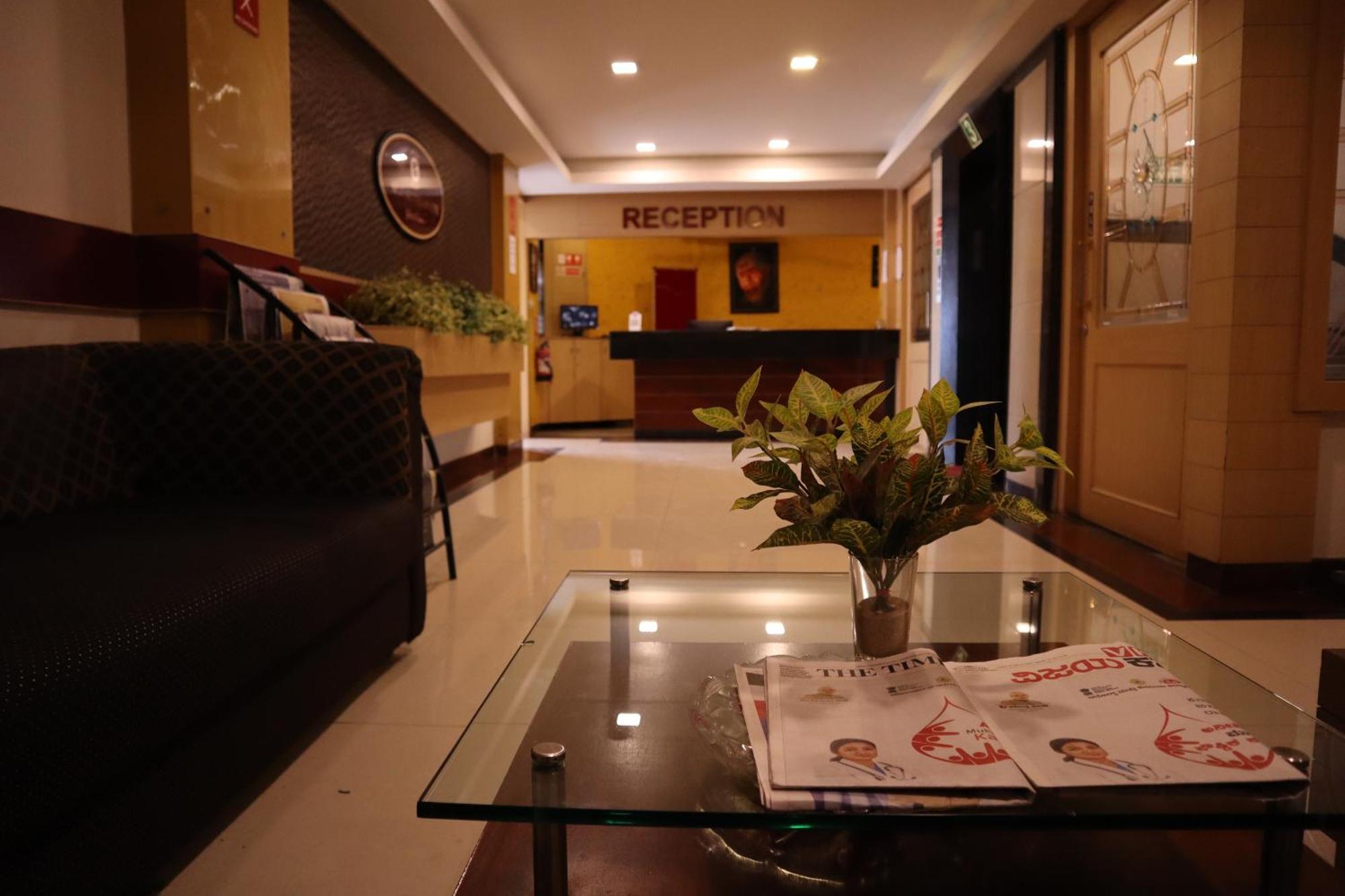 Sri Sai Ram Suites Bangalore Eksteriør bilde