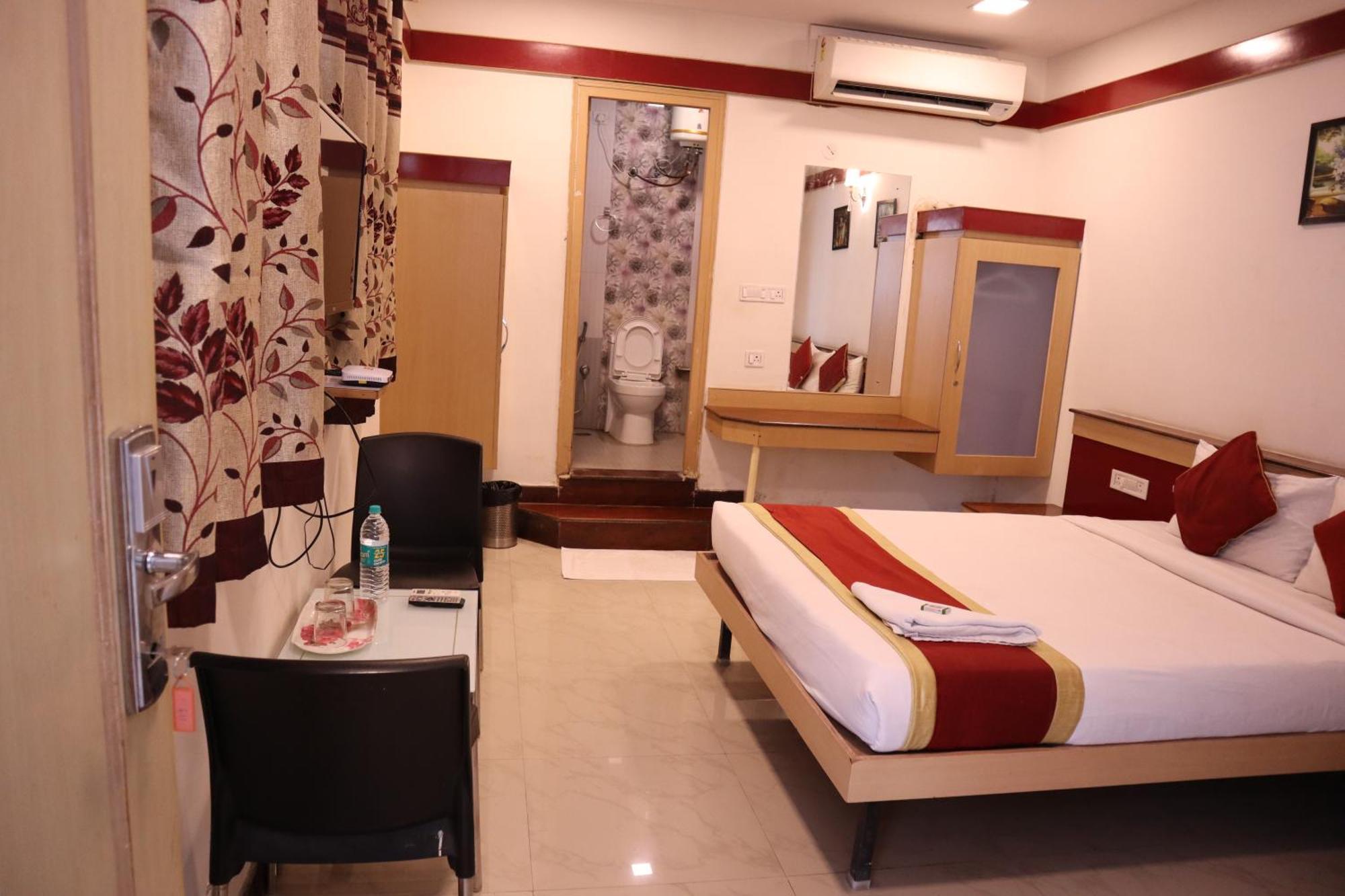 Sri Sai Ram Suites Bangalore Eksteriør bilde