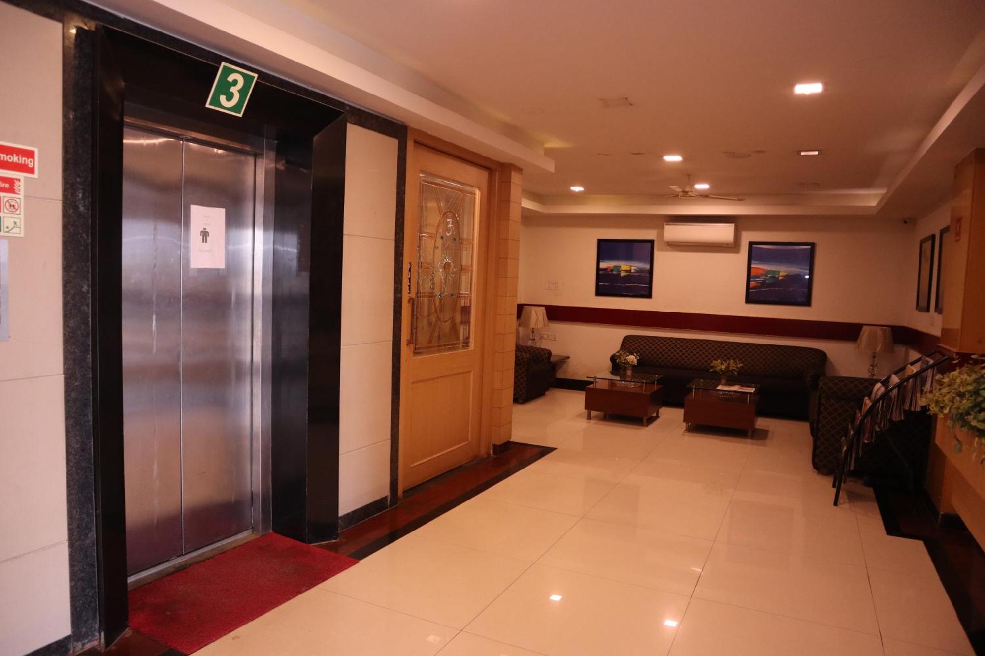 Sri Sai Ram Suites Bangalore Eksteriør bilde
