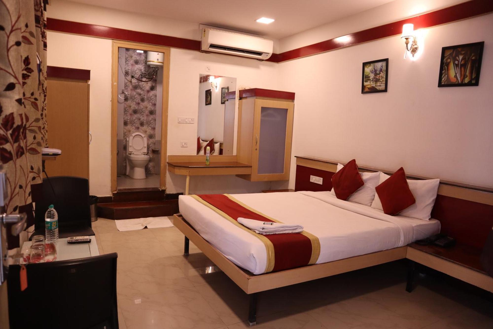 Sri Sai Ram Suites Bangalore Eksteriør bilde