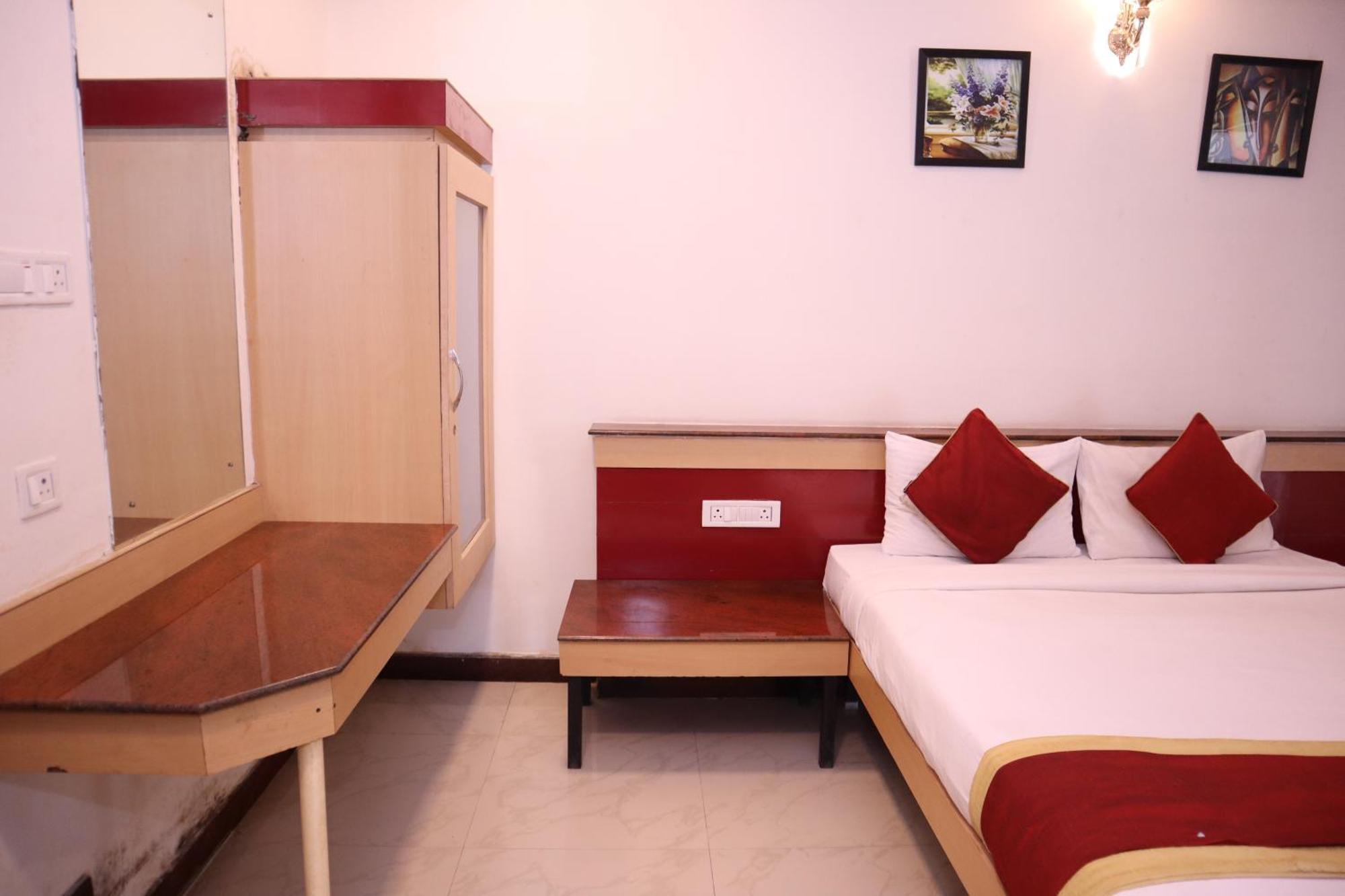 Sri Sai Ram Suites Bangalore Eksteriør bilde