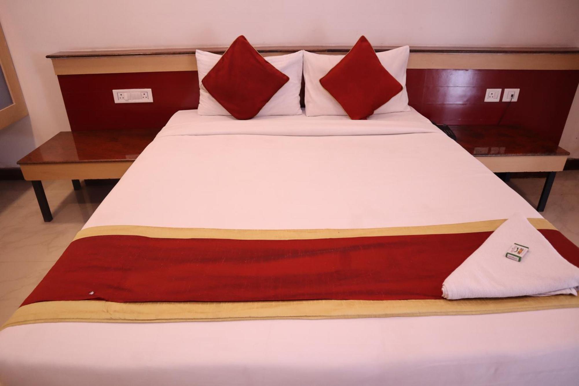 Sri Sai Ram Suites Bangalore Eksteriør bilde