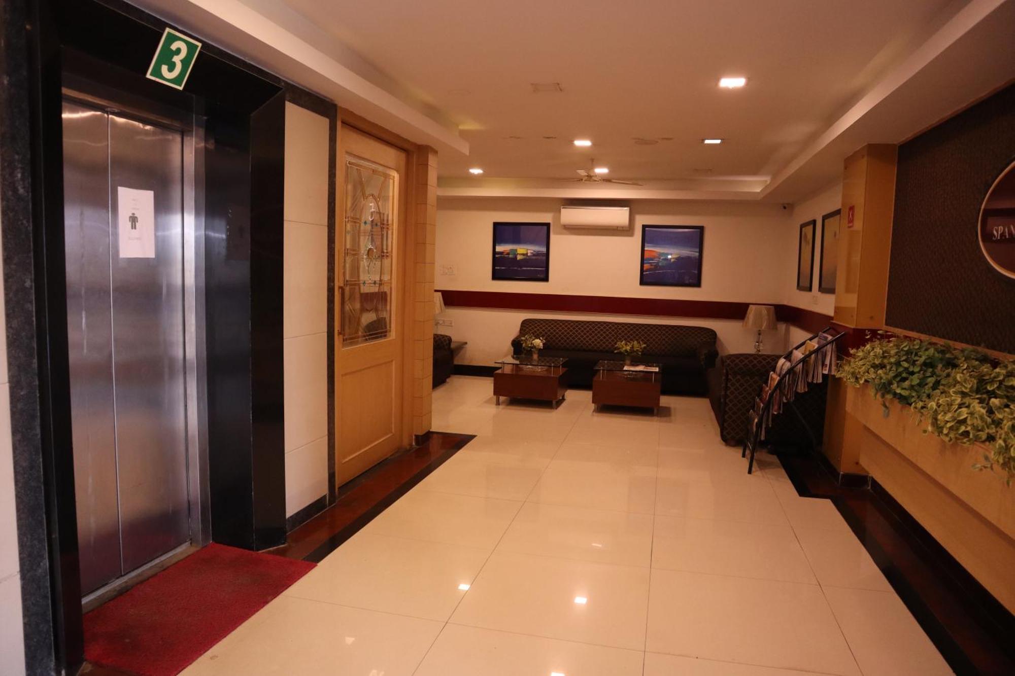 Sri Sai Ram Suites Bangalore Eksteriør bilde