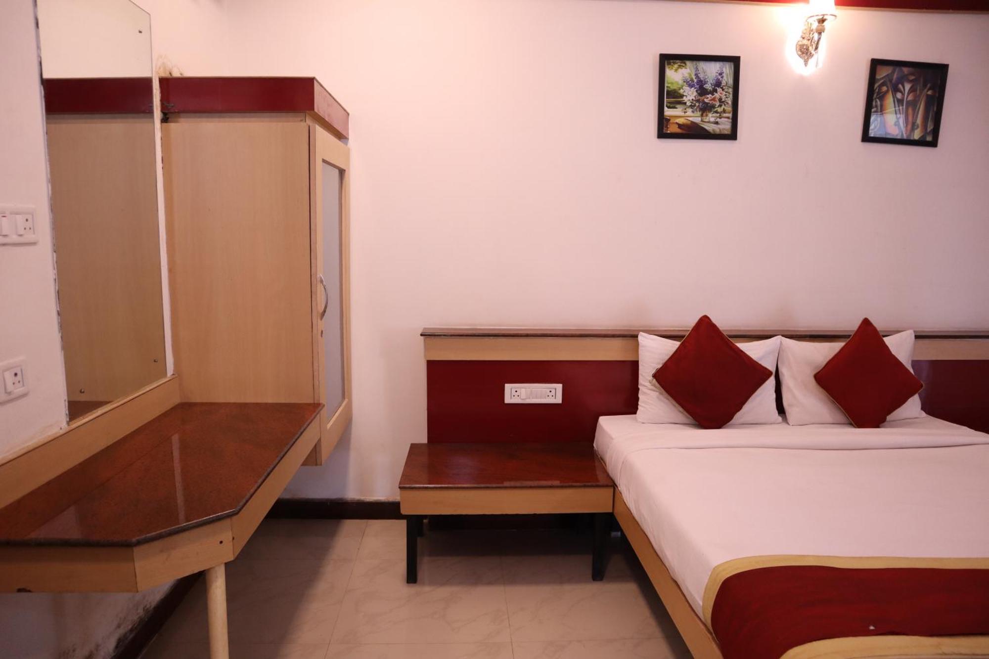 Sri Sai Ram Suites Bangalore Eksteriør bilde