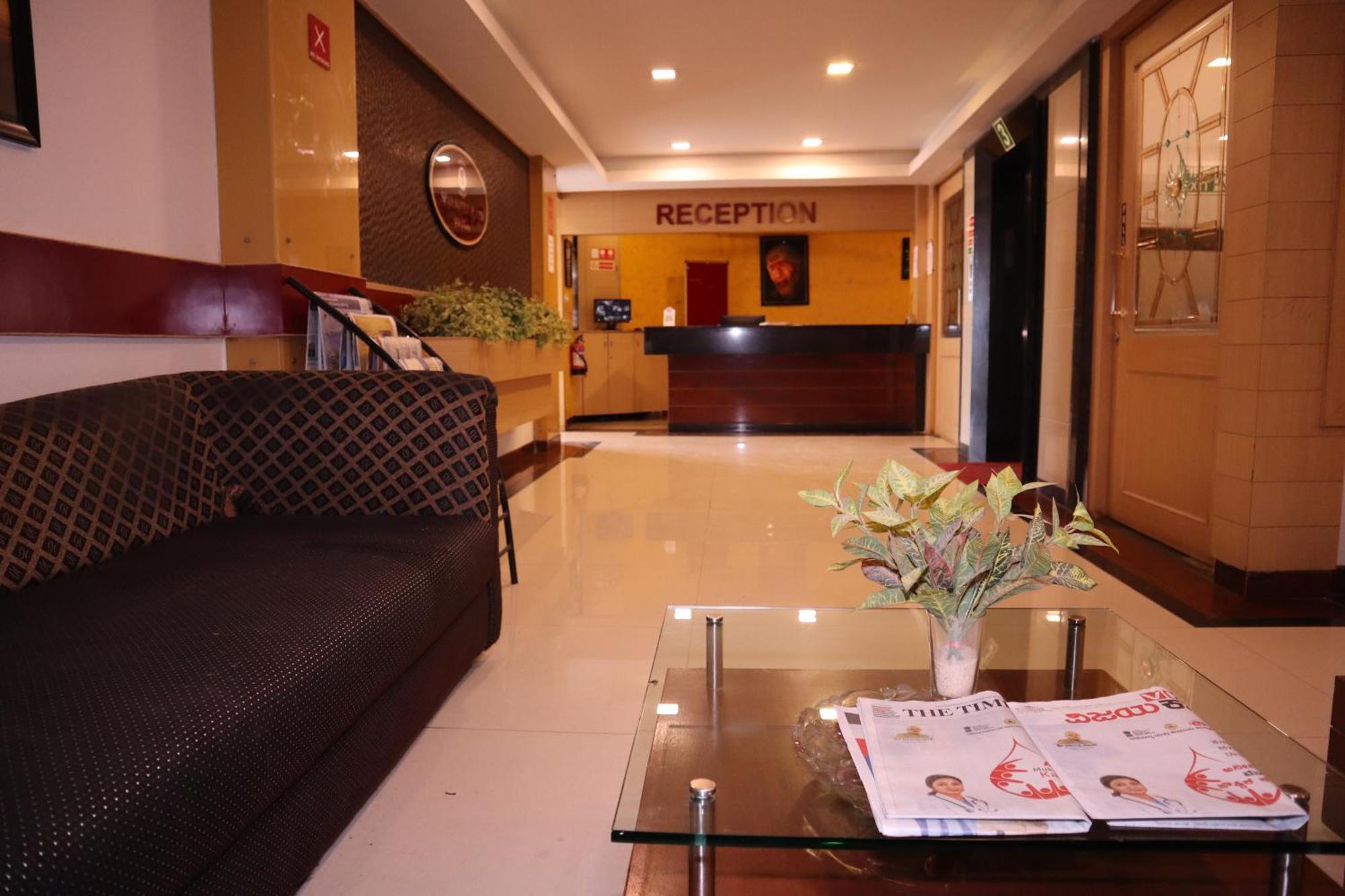 Sri Sai Ram Suites Bangalore Eksteriør bilde